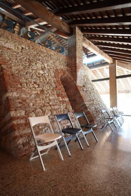 Стул пластиковый складной Compact темно-синий 435х470х775 мм Стул пластиковый складной Compact темно-синий 435х470х775 мм