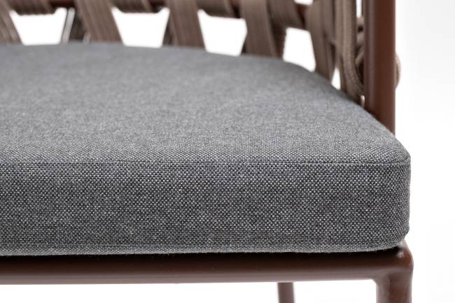 "Диего" стул плетеный из роупа, каркас из стали коричневый (RAL8016) муар, роуп коричневый круглый, ткань серая "Диего" стул плетеный из роупа, каркас из стали коричневый (RAL8016) муар, роуп коричневый круглый, ткань серая